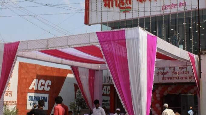 विजयसिंह मोहिते-पाटील यांच्या हस्ते मोहिते कलेक्शन चे उद्घाटन थाटात