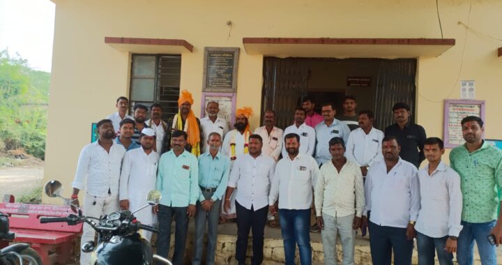 दादा महाराज रणदिवे या च पुरस्कार मिळाल्याबद्दल फोंडशिरस येथे सत्कार