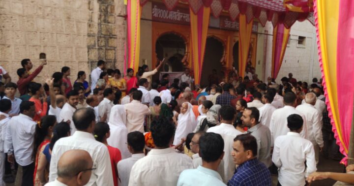 दहिगाव येथे आचार्य वर्धमान सागरजी महाराज चे वाजत गाजत स्वागत