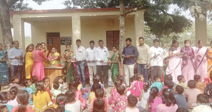 पुरोगामी महाराष्ट्र च्यावतीने जि.प.शाळा पिरळे येथे सावित्री बाई जयंती नमित्त वही-पेनचे वाटप