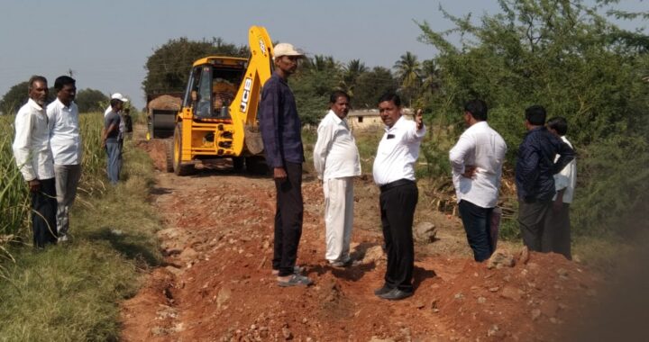 खंडकरी शेतकऱ्याने अडवणूक केलेला बेकायदेशीर रस्ता खुला करण्यास शेळके साहेबाच्या प्रयत्नांना यश