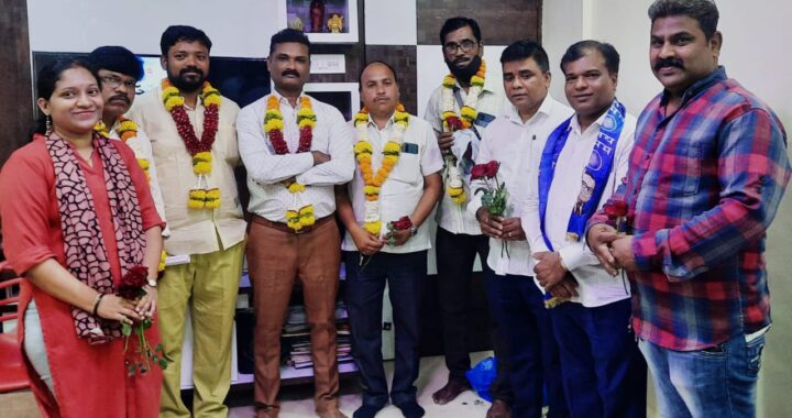 जातीय अत्याचारातील सहा कुटुंबीयांना नोकरी मिळवून दिल्याबद्दल  एन.डी.एम.जे.ठाणे जिल्ह्याच्या वतीने डॉ.केवल उके व वैभव गीते यांचा करण्यात आला सत्कार …