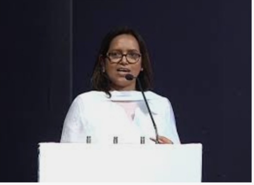 परीक्षा केंद्रावर कॉपी व पेपर फुटी आढळल्यास शाळेची मान्यता रद्द करणार -शिक्षण मंत्री वर्षा गायकवाड