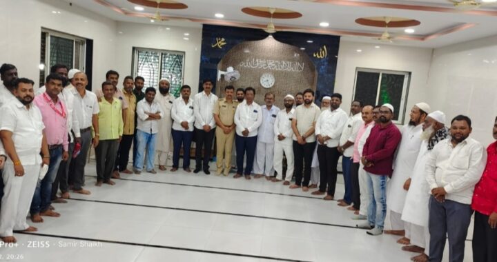 नातेपुते येथे रमजान ईद निमित्त मुस्लिम बांधवांनी  हिंदू व बौद्ध बांधवांचा केला सन्मान