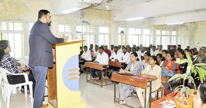 श्रीराम एज्युकेशन सोसायटी, फलटणच्या नामदेवराव सूर्यवंशी (बेडके) महाविद्यालयामध्ये नोकर भरती मेळावा संपन्न