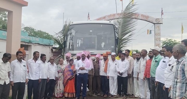 प्रमोद शिंदे यांच्या प्रयत्नाने पिरळे येथे पंधरा वर्षानंतर एसटी बस सुरू झाल्याने गावकऱ्यांच्या वतीने आनंद उत्सव साजरा