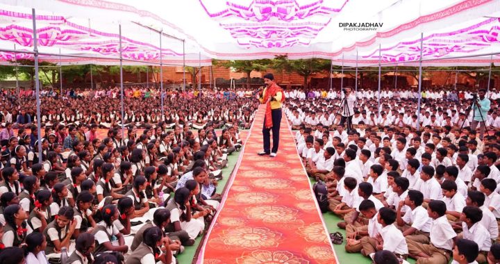 जगातील सगळ्यात मोठं शिक्षण म्हणजे आई आणि बाप -वसंत हंकारे